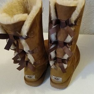 GORGEOUS LIKE NEW TALLEST UGGS WITH 3 bows up the back! Size 8